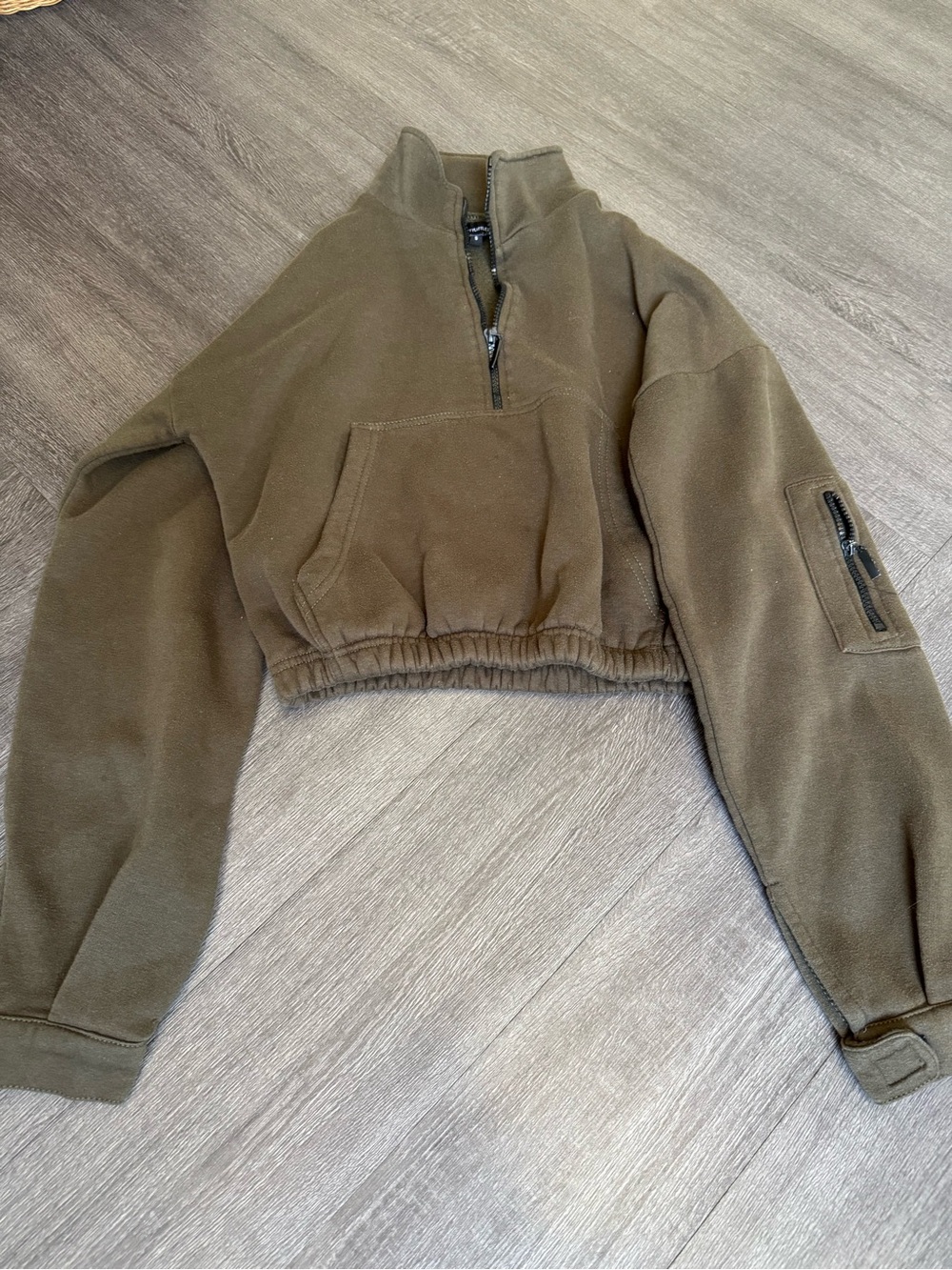PrettyLittleThing cropped half-zip sweatshirt